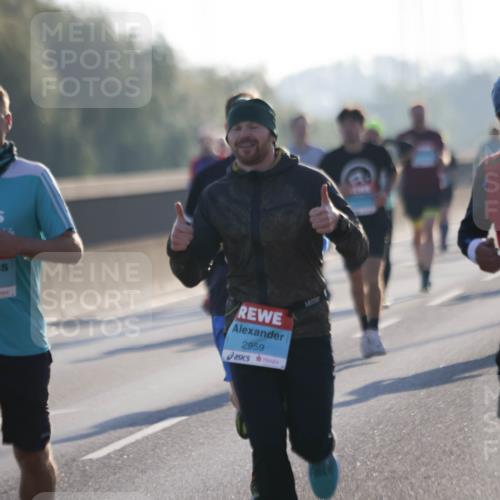 03.10.2025 - Köhlbrandbrückenlauf Jannik Wohlers http://msf.ph/oto/9062637 03.10.2025 09:15:44 Position 3 1141, 2959, 1134 meine-sportfotos.de