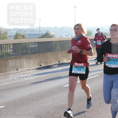 03.10.2025 - Köhlbrandbrückenlauf Lena Gebhardt http://msf.ph/oto/9062647 03.10.2025 09:20:23 Position 1 1363, 3711 meine-sportfotos.de