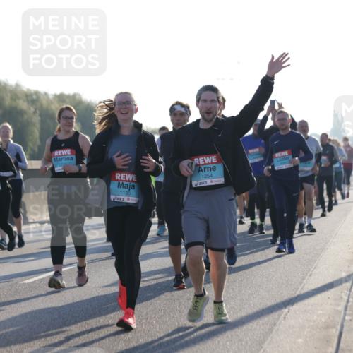 03.10.2025 - Köhlbrandbrückenlauf Jannik Wohlers http://msf.ph/oto/9062659 03.10.2025 09:23:44 Position 3 74, 1136, 1254 meine-sportfotos.de