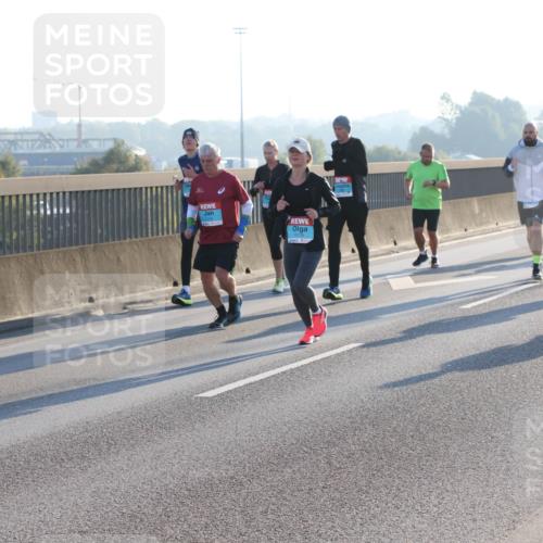 03.10.2025 - Köhlbrandbrückenlauf Lena Gebhardt http://msf.ph/oto/9062694 03.10.2025 09:20:25 Position 1  meine-sportfotos.de