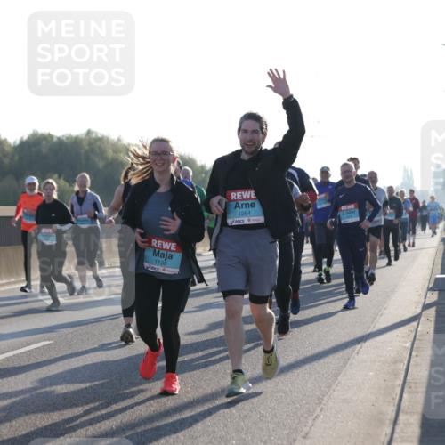 03.10.2025 - Köhlbrandbrückenlauf Jannik Wohlers http://msf.ph/oto/9062696 03.10.2025 09:23:45 Position 3 2174, 1136, 1254 meine-sportfotos.de