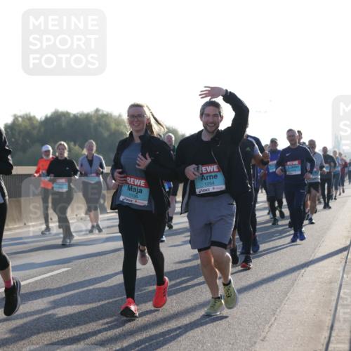 03.10.2025 - Köhlbrandbrückenlauf Jannik Wohlers http://msf.ph/oto/9062700 03.10.2025 09:23:45 Position 3 2174, 1136, 1254 meine-sportfotos.de