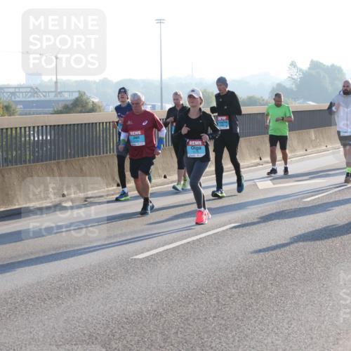 03.10.2025 - Köhlbrandbrückenlauf Lena Gebhardt http://msf.ph/oto/9062703 03.10.2025 09:20:25 Position 1  meine-sportfotos.de