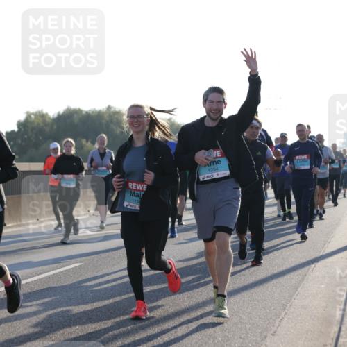 03.10.2025 - Köhlbrandbrückenlauf Jannik Wohlers http://msf.ph/oto/9062708 03.10.2025 09:23:46 Position 3 2174, 1254, 1136 meine-sportfotos.de