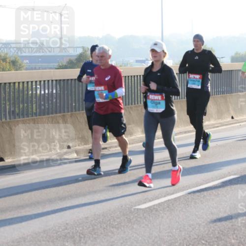 03.10.2025 - Köhlbrandbrückenlauf Lena Gebhardt http://msf.ph/oto/9062716 03.10.2025 09:20:25 Position 1  meine-sportfotos.de