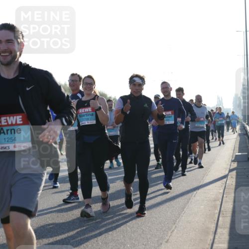 03.10.2025 - Köhlbrandbrückenlauf Jannik Wohlers http://msf.ph/oto/9062742 03.10.2025 09:23:47 Position 3 1254, 1728, 2509 meine-sportfotos.de