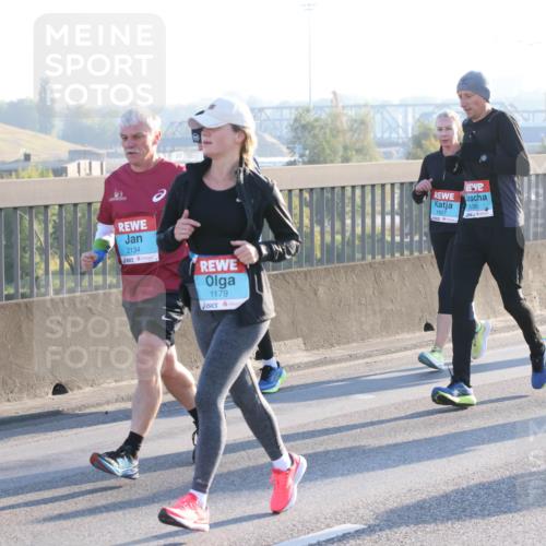 03.10.2025 - Köhlbrandbrückenlauf Lena Gebhardt http://msf.ph/oto/9062776 03.10.2025 09:20:27 Position 1 2134, 1179, 1627, 3380 meine-sportfotos.de