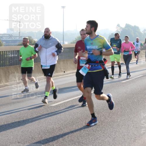 03.10.2025 - Köhlbrandbrückenlauf Lena Gebhardt http://msf.ph/oto/9062790 03.10.2025 09:20:28 Position 1  meine-sportfotos.de