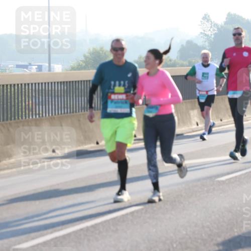 03.10.2025 - Köhlbrandbrückenlauf Lena Gebhardt http://msf.ph/oto/9062830 03.10.2025 09:20:29 Position 1  meine-sportfotos.de