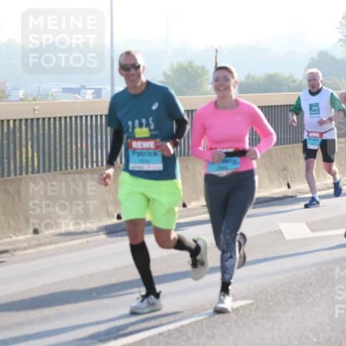 03.10.2025 - Köhlbrandbrückenlauf Lena Gebhardt http://msf.ph/oto/9062843 03.10.2025 09:20:29 Position 1 2425 meine-sportfotos.de