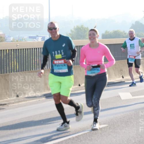 03.10.2025 - Köhlbrandbrückenlauf Lena Gebhardt http://msf.ph/oto/9062852 03.10.2025 09:20:29 Position 1 2025 meine-sportfotos.de