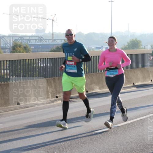 03.10.2025 - Köhlbrandbrückenlauf Lena Gebhardt http://msf.ph/oto/9062871 03.10.2025 09:20:30 Position 1  meine-sportfotos.de