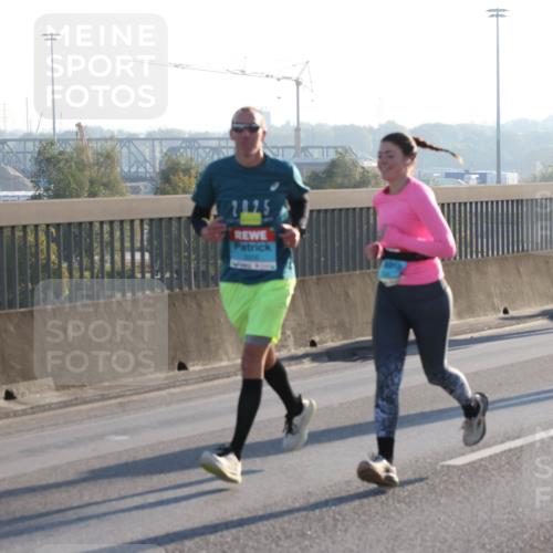 03.10.2025 - Köhlbrandbrückenlauf Lena Gebhardt http://msf.ph/oto/9062884 03.10.2025 09:20:30 Position 1 2025 meine-sportfotos.de