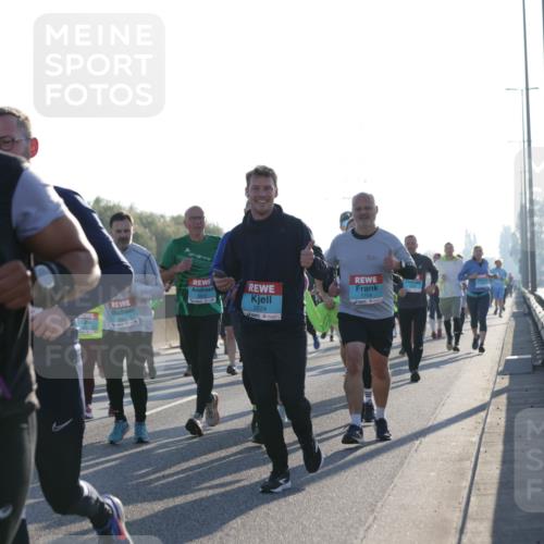03.10.2025 - Köhlbrandbrückenlauf Jannik Wohlers http://msf.ph/oto/9062885 03.10.2025 09:23:49 Position 3 2624, 1704 meine-sportfotos.de