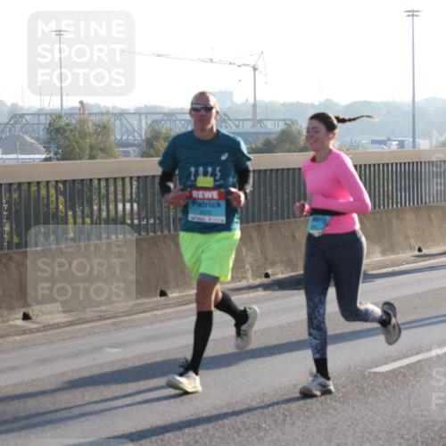03.10.2025 - Köhlbrandbrückenlauf Lena Gebhardt http://msf.ph/oto/9062891 03.10.2025 09:20:30 Position 1 2025 meine-sportfotos.de