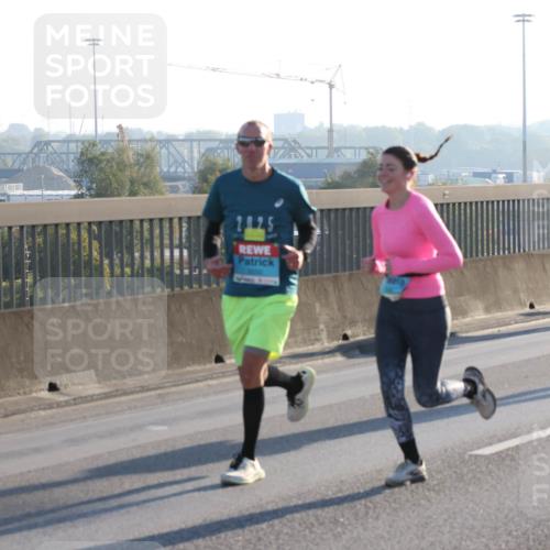 03.10.2025 - Köhlbrandbrückenlauf Lena Gebhardt http://msf.ph/oto/9062896 03.10.2025 09:20:30 Position 1 2025 meine-sportfotos.de