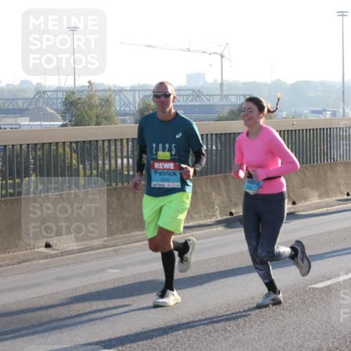 03.10.2025 - Köhlbrandbrückenlauf Lena Gebhardt http://msf.ph/oto/9062899 03.10.2025 09:20:30 Position 1 0, 2025 meine-sportfotos.de