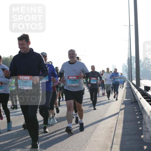 03.10.2025 - Köhlbrandbrückenlauf Jannik Wohlers http://msf.ph/oto/9062922 03.10.2025 09:23:50 Position 3 3661, 2624, 1704 meine-sportfotos.de