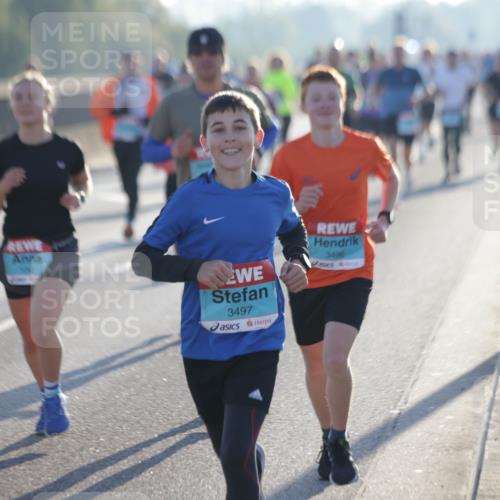 03.10.2025 - Köhlbrandbrückenlauf Jannik Wohlers http://msf.ph/oto/9062923 03.10.2025 09:15:58 Position 3 3497, 3496 meine-sportfotos.de
