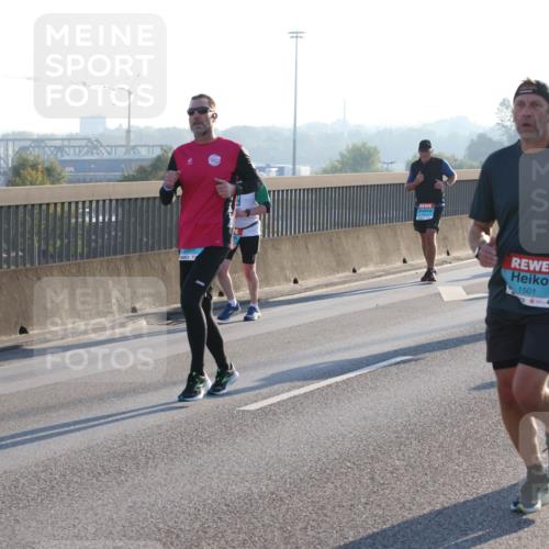 03.10.2025 - Köhlbrandbrückenlauf Lena Gebhardt http://msf.ph/oto/9062932 03.10.2025 09:20:32 Position 1 2941, 1501, 3168 meine-sportfotos.de
