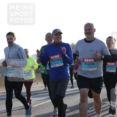 03.10.2025 - Köhlbrandbrückenlauf Jannik Wohlers http://msf.ph/oto/9062996 03.10.2025 09:23:52 Position 3 3661, 2235, 2633, 1704, 3660 meine-sportfotos.de