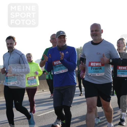 03.10.2025 - Köhlbrandbrückenlauf Jannik Wohlers http://msf.ph/oto/9063000 03.10.2025 09:23:52 Position 3 3661, 2235, 2633, 1704, 3660 meine-sportfotos.de