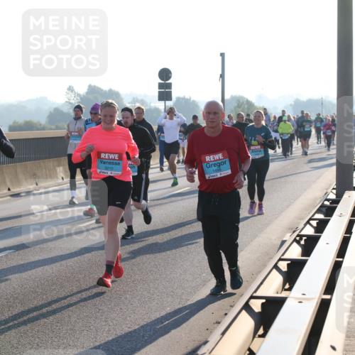 03.10.2025 - Köhlbrandbrückenlauf Lena Gebhardt http://msf.ph/oto/9063003 03.10.2025 09:20:34 Position 1 3750, 3210, 1498 meine-sportfotos.de