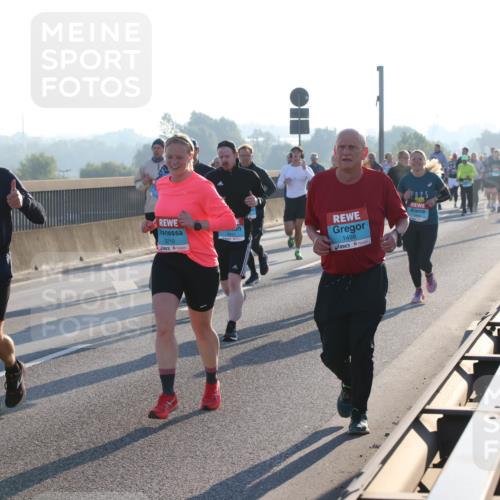 03.10.2025 - Köhlbrandbrückenlauf Lena Gebhardt http://msf.ph/oto/9063009 03.10.2025 09:20:34 Position 1 3750, 3210, 1498, 25 meine-sportfotos.de