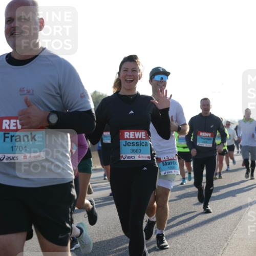 03.10.2025 - Köhlbrandbrückenlauf Jannik Wohlers http://msf.ph/oto/9063028 03.10.2025 09:23:52 Position 3 366, 1704, 3660, 1938, 2008 meine-sportfotos.de