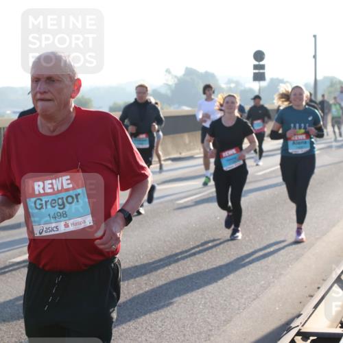 03.10.2025 - Köhlbrandbrückenlauf Lena Gebhardt http://msf.ph/oto/9063050 03.10.2025 09:20:36 Position 1 1498 meine-sportfotos.de