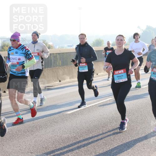03.10.2025 - Köhlbrandbrückenlauf Lena Gebhardt http://msf.ph/oto/9063074 03.10.2025 09:20:37 Position 1 3515, 3457, 1408, 2025, 3724, 1460 meine-sportfotos.de