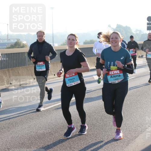 03.10.2025 - Köhlbrandbrückenlauf Lena Gebhardt http://msf.ph/oto/9063081 03.10.2025 09:20:38 Position 1 457, 1408, 3724, 2, 02, 1460 meine-sportfotos.de