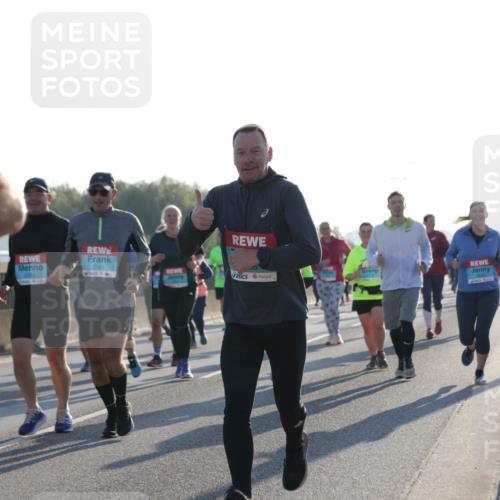 03.10.2025 - Köhlbrandbrückenlauf Jannik Wohlers http://msf.ph/oto/9063096 03.10.2025 09:23:54 Position 3 938, 2783, 2782 meine-sportfotos.de