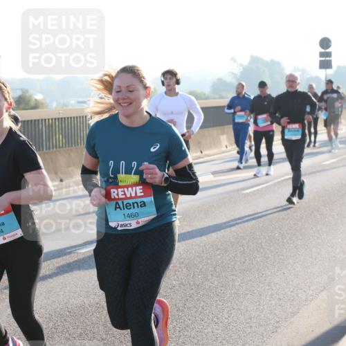 03.10.2025 - Köhlbrandbrückenlauf Lena Gebhardt http://msf.ph/oto/9063100 03.10.2025 09:20:38 Position 1 3724, 1, 202, 1460 meine-sportfotos.de
