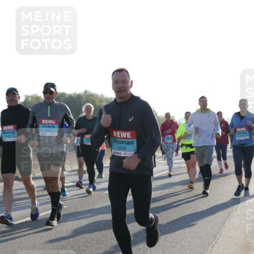 03.10.2025 - Köhlbrandbrückenlauf Jannik Wohlers http://msf.ph/oto/9063104 03.10.2025 09:23:54 Position 3 2782, 2783, 2308 meine-sportfotos.de