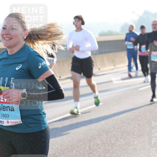 03.10.2025 - Köhlbrandbrückenlauf Lena Gebhardt http://msf.ph/oto/9063107 03.10.2025 09:20:39 Position 1 25, 1460 meine-sportfotos.de