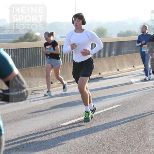 03.10.2025 - Köhlbrandbrückenlauf Lena Gebhardt http://msf.ph/oto/9063111 03.10.2025 09:20:39 Position 1 25, 1873 meine-sportfotos.de