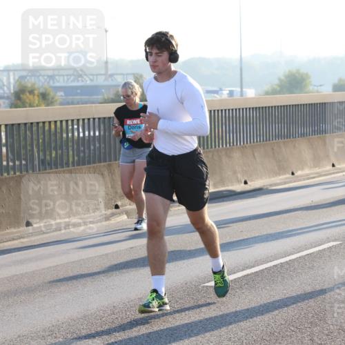 03.10.2025 - Köhlbrandbrückenlauf Lena Gebhardt http://msf.ph/oto/9063144 03.10.2025 09:20:40 Position 1 1873 meine-sportfotos.de