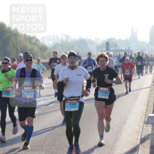 03.10.2025 - Köhlbrandbrückenlauf Jannik Wohlers http://msf.ph/oto/9063160 03.10.2025 09:16:06 Position 3 1415, 3344, 1412 meine-sportfotos.de