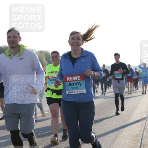 03.10.2025 - Köhlbrandbrückenlauf Jannik Wohlers http://msf.ph/oto/9063182 03.10.2025 09:23:57 Position 3 273, 2741, 3693 meine-sportfotos.de