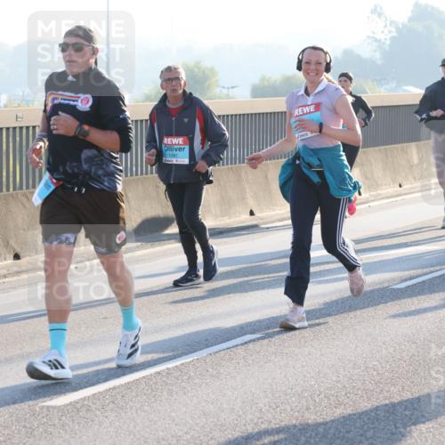 03.10.2025 - Köhlbrandbrückenlauf Lena Gebhardt http://msf.ph/oto/9063199 03.10.2025 09:20:43 Position 1 1287, 1699 meine-sportfotos.de