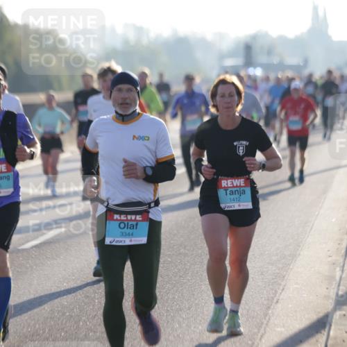 03.10.2025 - Köhlbrandbrückenlauf Jannik Wohlers http://msf.ph/oto/9063200 03.10.2025 09:16:06 Position 3 2800, 1415, 3344, 1412 meine-sportfotos.de