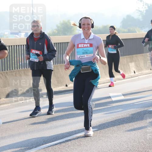 03.10.2025 - Köhlbrandbrückenlauf Lena Gebhardt http://msf.ph/oto/9063217 03.10.2025 09:20:44 Position 1 128, 3818, 1699 meine-sportfotos.de