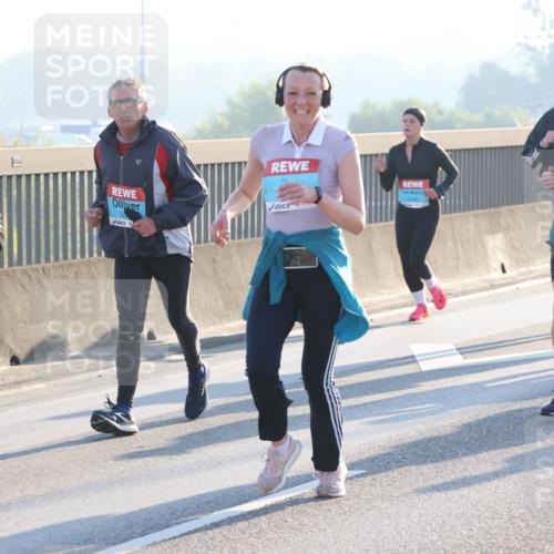03.10.2025 - Köhlbrandbrückenlauf Lena Gebhardt http://msf.ph/oto/9063228 03.10.2025 09:20:44 Position 1 1699, 781 meine-sportfotos.de