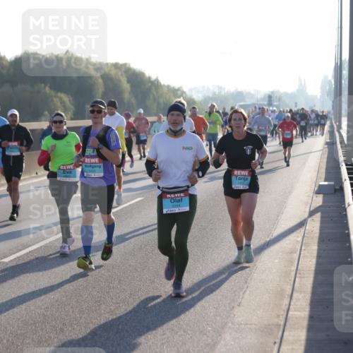 03.10.2025 - Köhlbrandbrückenlauf Jannik Wohlers http://msf.ph/oto/9063245 03.10.2025 09:16:07 Position 3 1415, 3344, 1412 meine-sportfotos.de