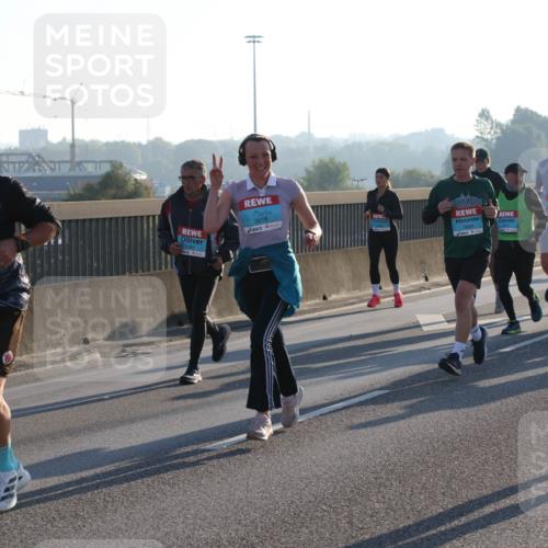 03.10.2025 - Köhlbrandbrückenlauf Lena Gebhardt http://msf.ph/oto/9063247 03.10.2025 09:20:44 Position 1 3818, 1699, 1505 meine-sportfotos.de