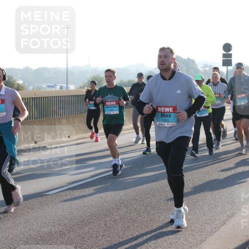 03.10.2025 - Köhlbrandbrückenlauf Lena Gebhardt http://msf.ph/oto/9063261 03.10.2025 09:20:45 Position 1 3818, 1699, 1505 meine-sportfotos.de