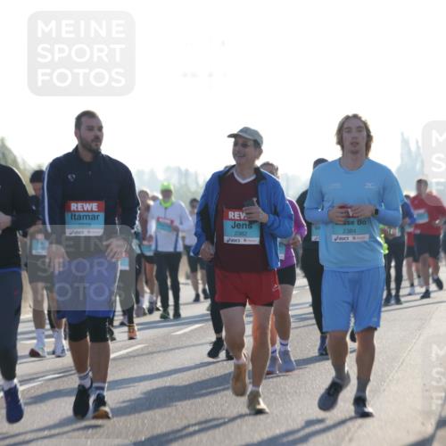 03.10.2025 - Köhlbrandbrückenlauf Jannik Wohlers http://msf.ph/oto/9063306 03.10.2025 09:24:03 Position 3 2383, 2239, 2382, 2384 meine-sportfotos.de