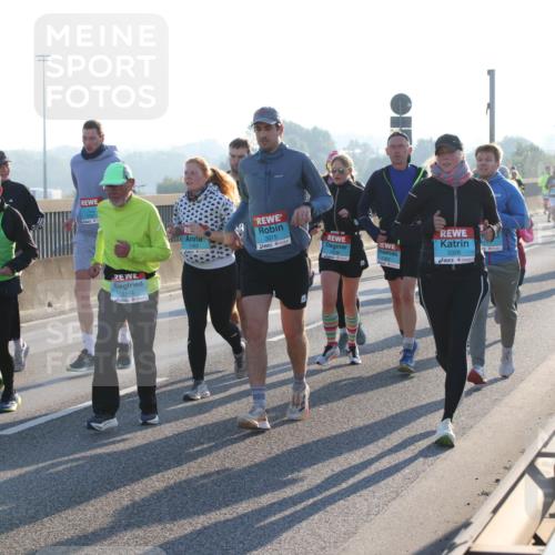 03.10.2025 - Köhlbrandbrückenlauf Lena Gebhardt http://msf.ph/oto/9063315 03.10.2025 09:20:47 Position 1 1674, 3781, 1164, 3375, 1162, 3326 meine-sportfotos.de