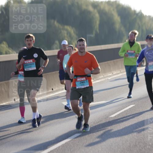 03.10.2025 - Köhlbrandbrückenlauf Jannik Wohlers http://msf.ph/oto/9063326 03.10.2025 09:16:11 Position 3 3183, 1622 meine-sportfotos.de
